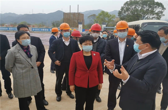 浙江省副省长陈奕君一行到银娱优越会二建东阳市南马镇西区污水处理厂二期项目调研防疫复工工作